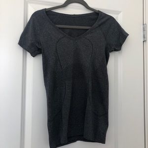 Lululemon swiftly v-neck, size 6